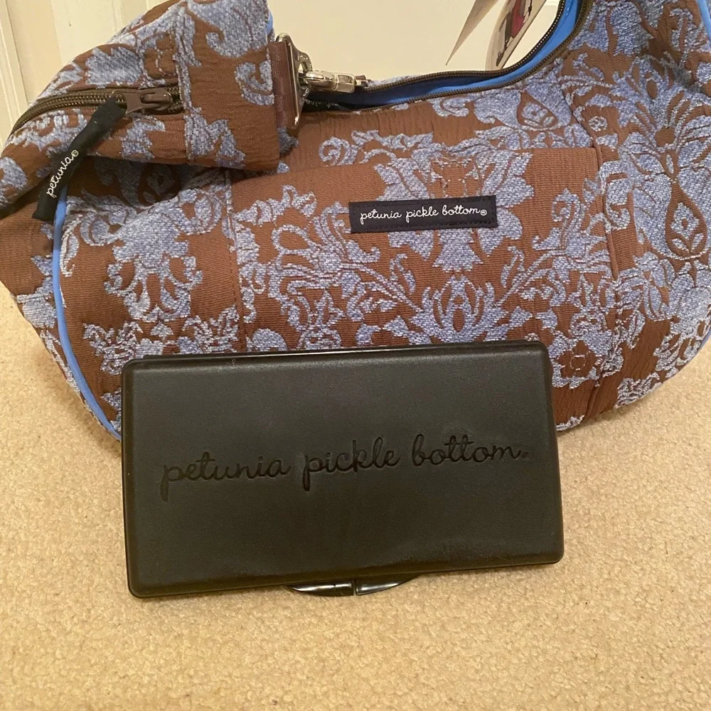 Petunia Pickle Bottom Touring Tote Blueberry Açaí PPD Collection Diaper Bag